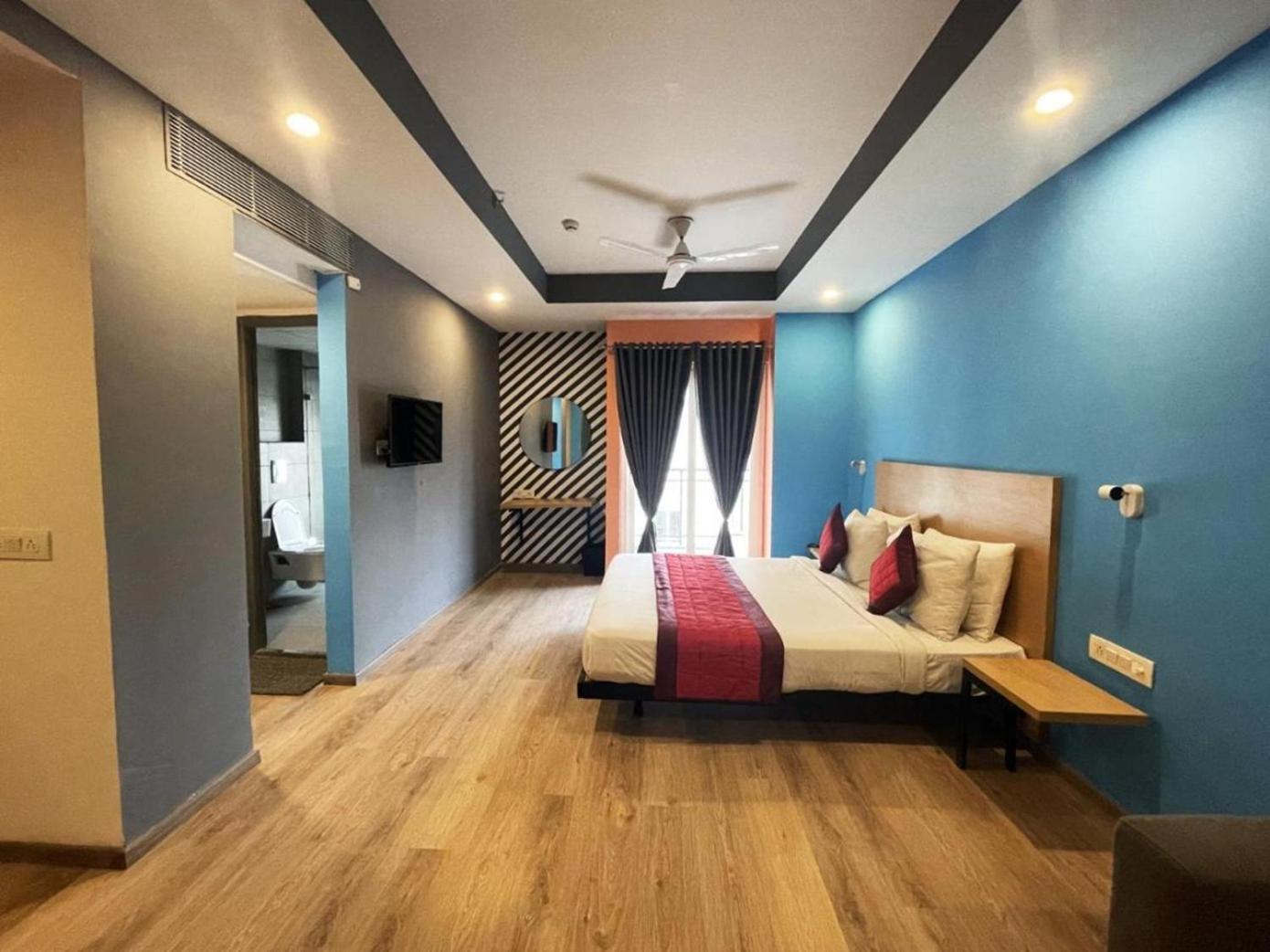 The Roseman Hotel & Suites Ghaziabad Esterno foto