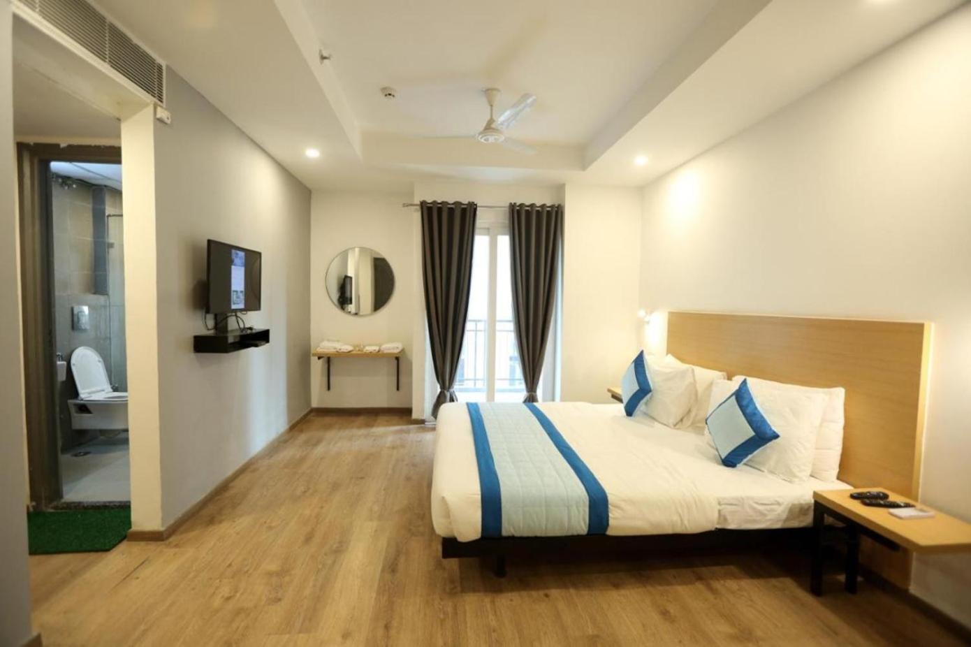 The Roseman Hotel & Suites Ghaziabad Esterno foto