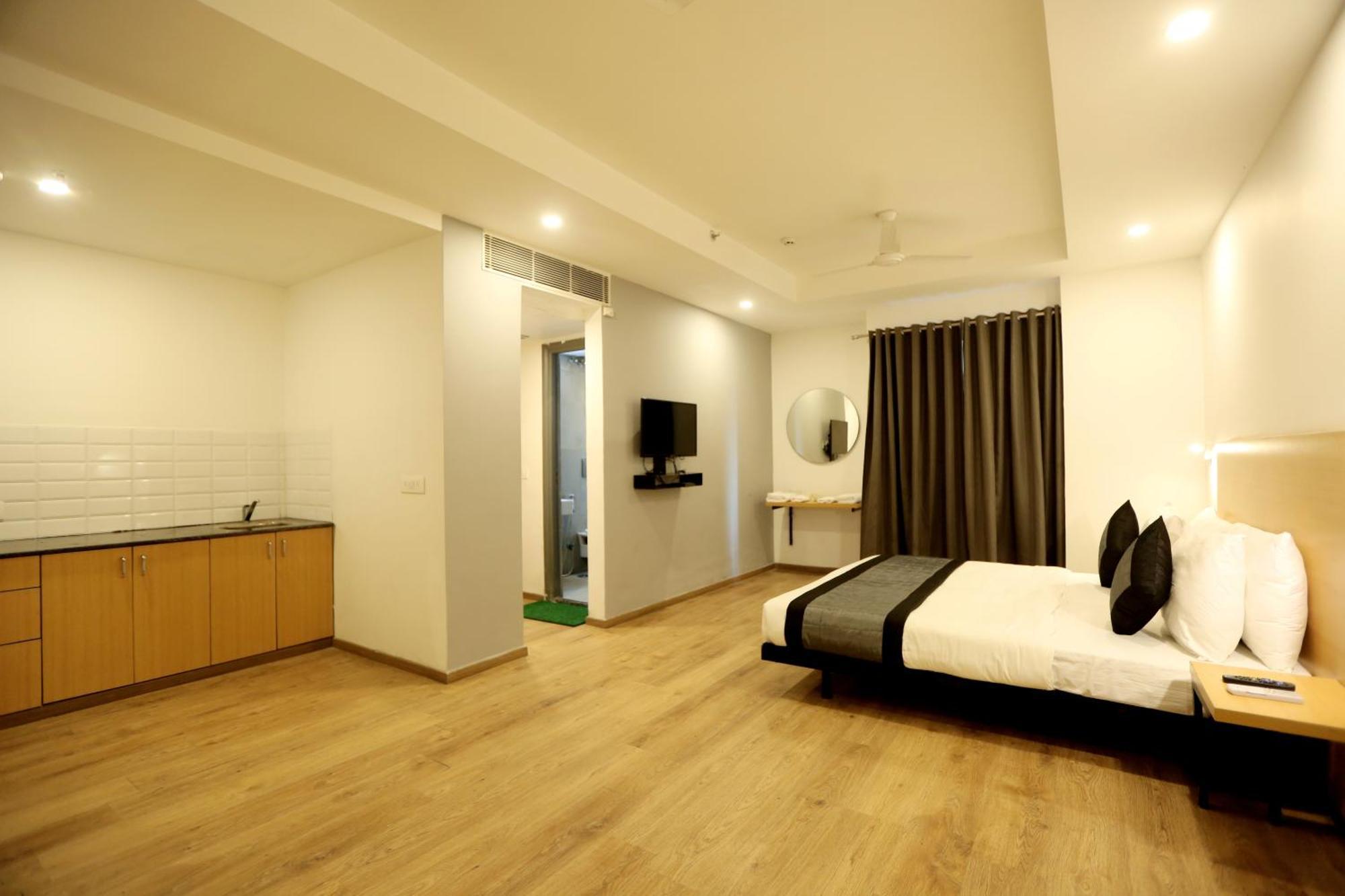 The Roseman Hotel & Suites Ghaziabad Esterno foto