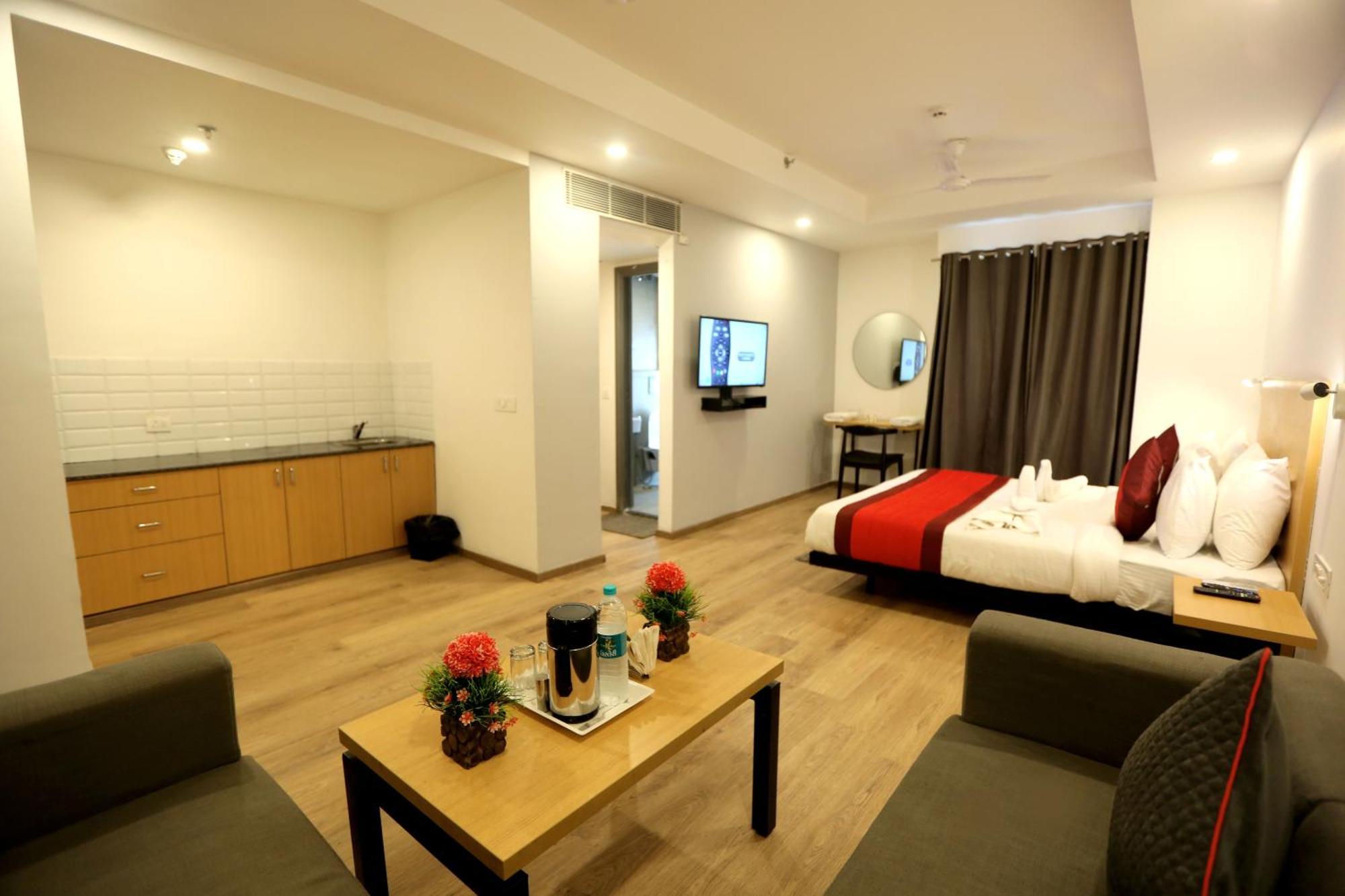 The Roseman Hotel & Suites Ghaziabad Esterno foto