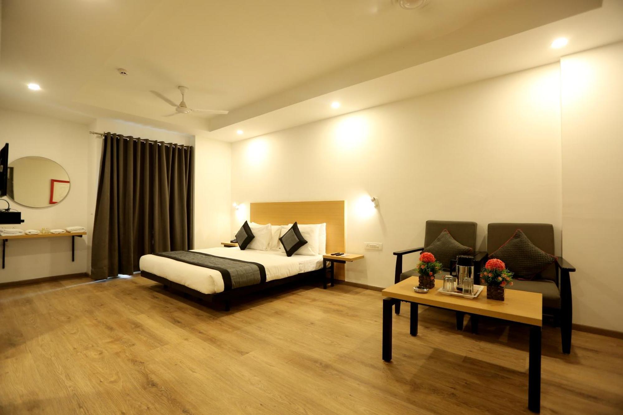 The Roseman Hotel & Suites Ghaziabad Esterno foto