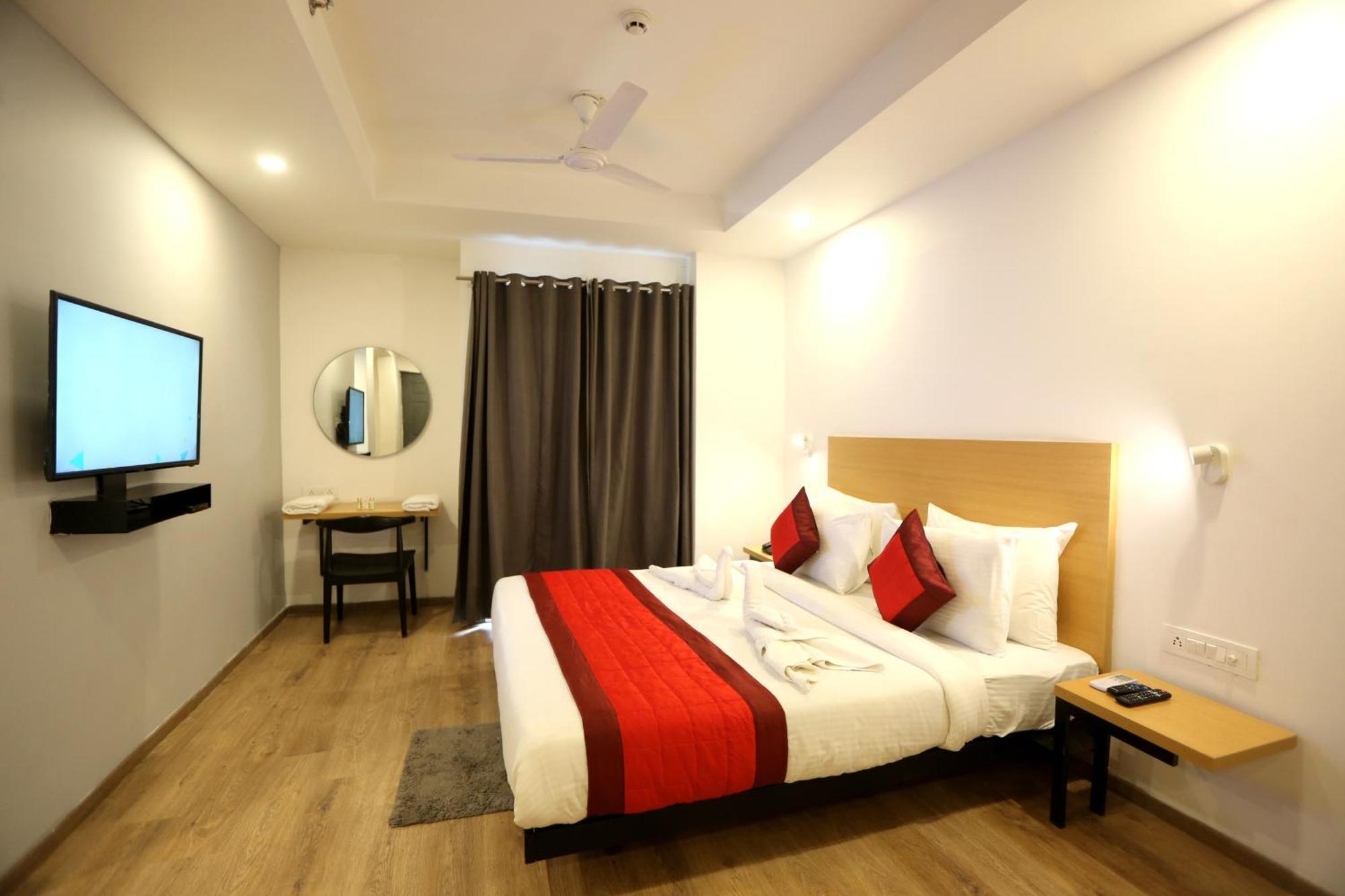 The Roseman Hotel & Suites Ghaziabad Esterno foto
