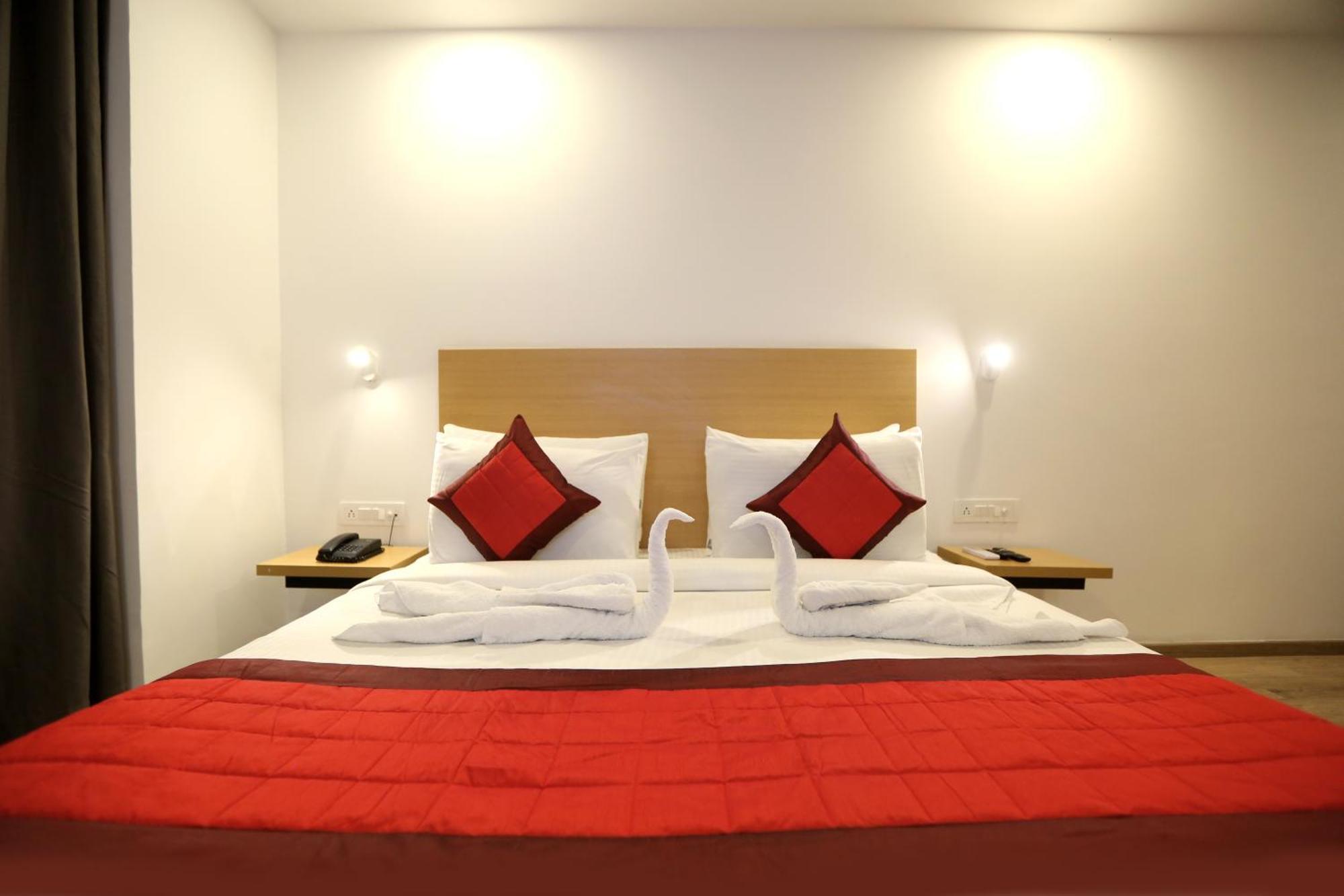The Roseman Hotel & Suites Ghaziabad Esterno foto