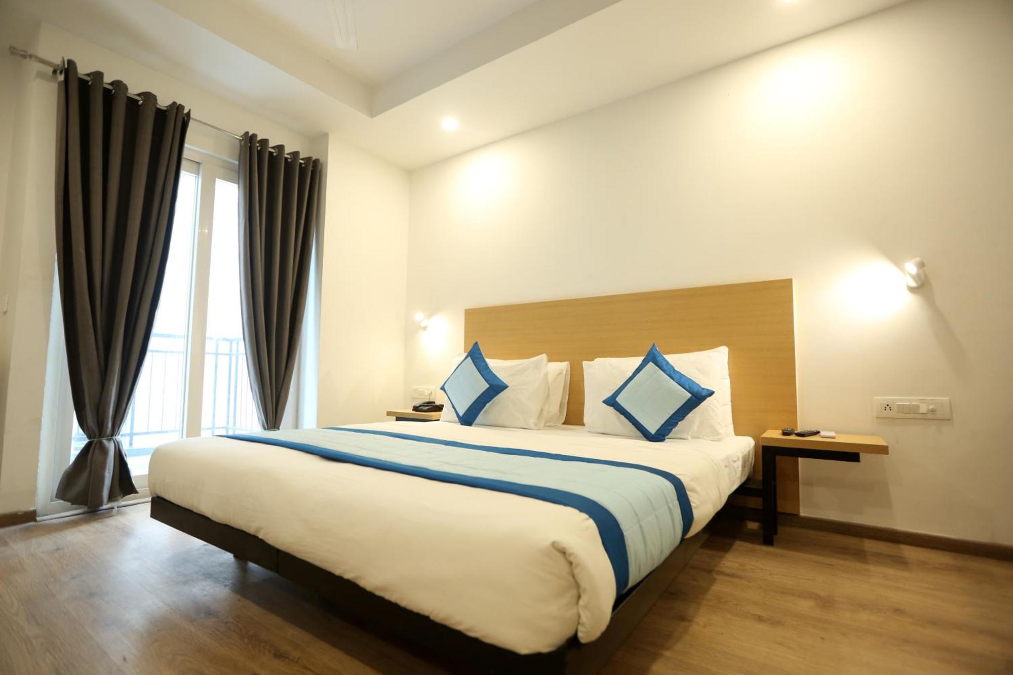 The Roseman Hotel & Suites Ghaziabad Esterno foto